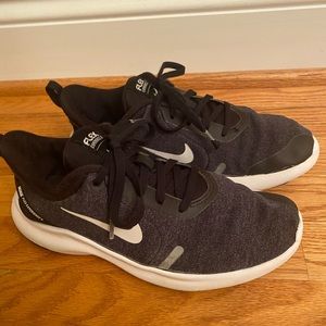 Nike Flex Experience 8 Size 7